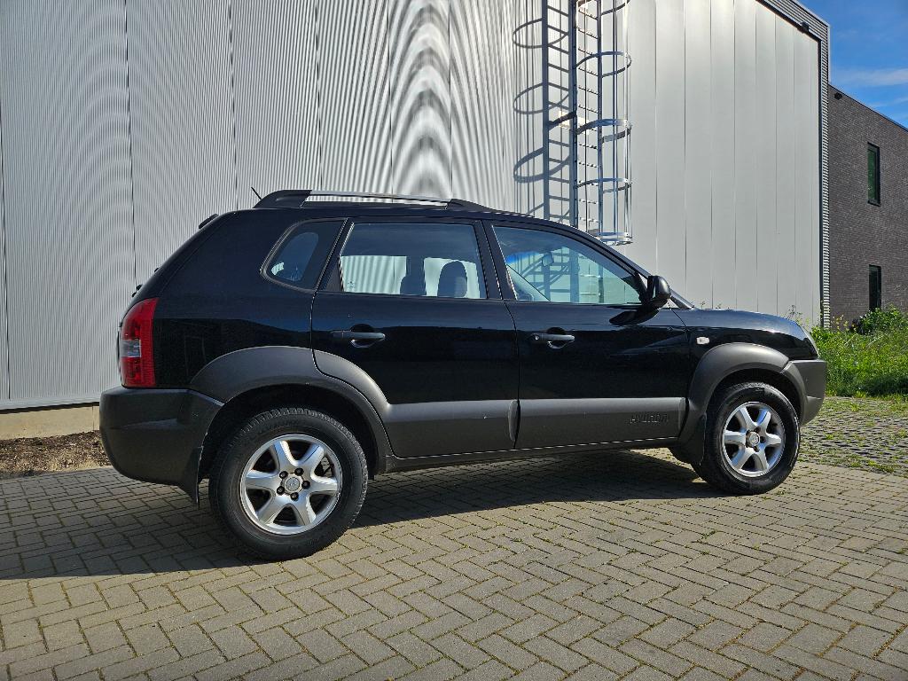 Hyundai Tucson 2.0 I 2WD 2005 Zwart, Auto's, Stof, 4 cilinders, Zwart, Origineel Nederlands