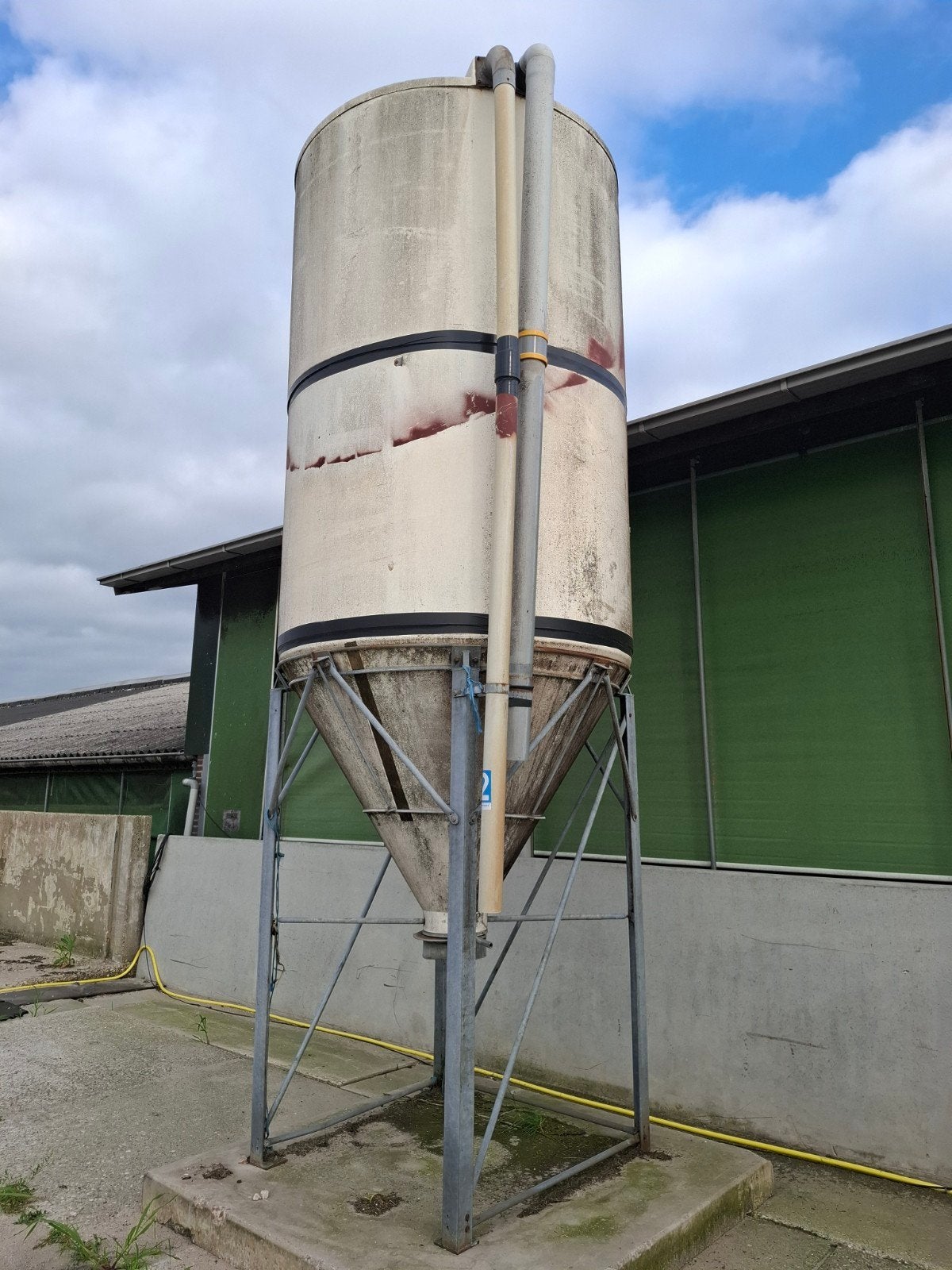 Voedersilo / Opslagsilo voor veevoer of granen, Ophalen