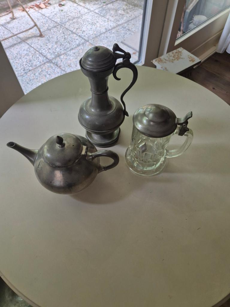 Antieke tinnen theepot, kan en glazen bierpul met tin, Ophalen