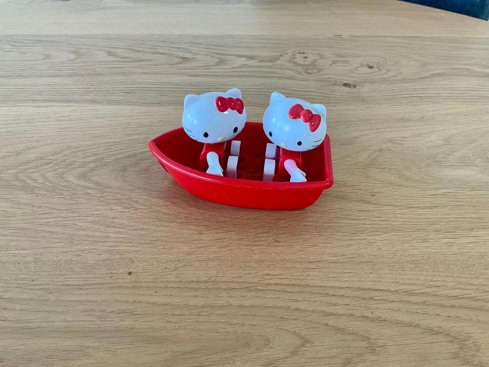 Duplo bootje met 2 poppetjes Hello Kitty, Ophalen, Gebruikt