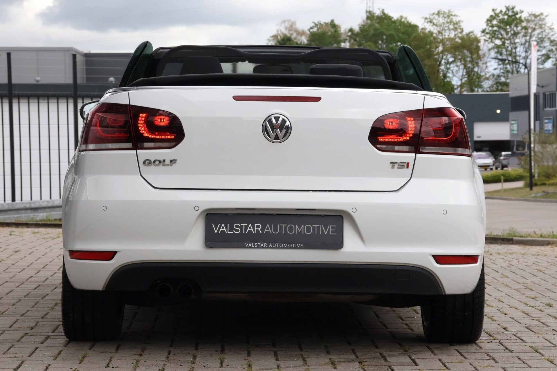 Volkswagen Golf Cabriolet 1.4 TSI CUP | XENON - LED | Charle, Auto's, Gebruikt, Cabriolet, Leder en Stof, Wit