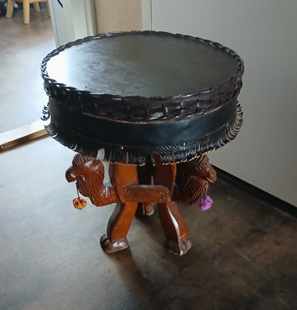 Apart oud bijzettafeltje Egypte kameel kop hout rond oosters, Antiek en Kunst, Ophalen