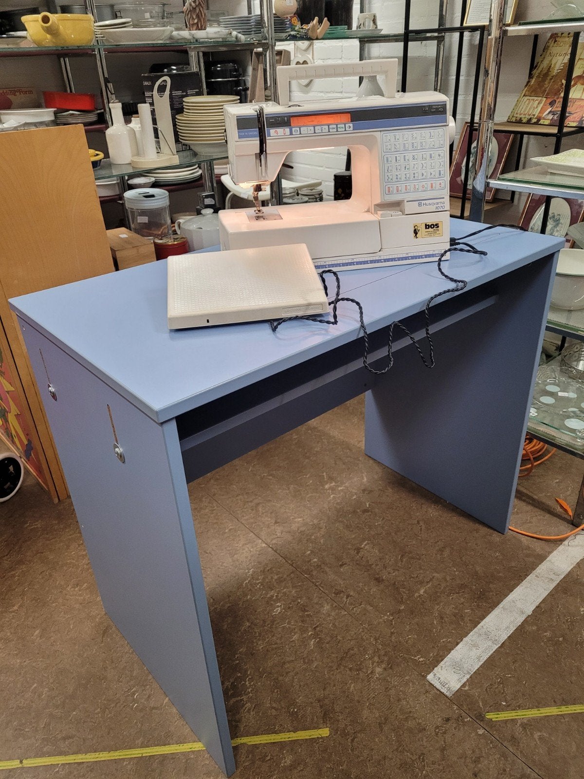 Husqvarna 1070 met blauwe werktafel, Ophalen, Gebruikt, Naaimachine, Husqvarna