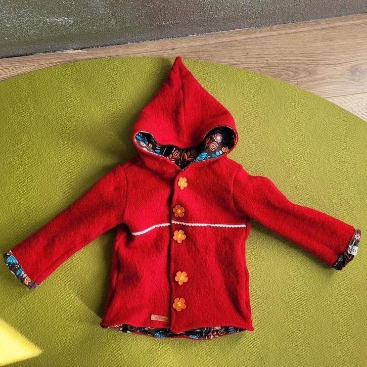 Handgemaakte wollen jas rood maat 86/92 (74- 98), Kinderen en Baby's, Kinderkleding | Maat 92, Meisje, Handgemaakt, Ophalen of Verzenden