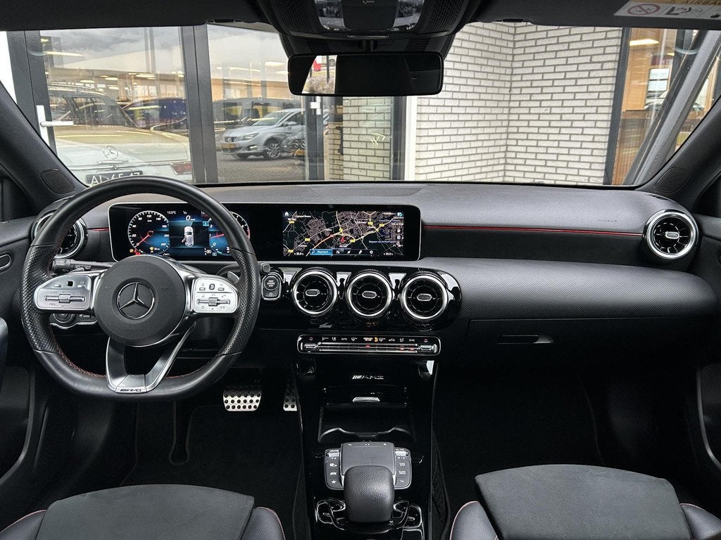 Mercedes-Benz A-klasse 180 Business Solution AMG | Trekhaak, Auto's, Mercedes-Benz, 136 pk, Gebruikt, 4 cilinders, Leder en Stof