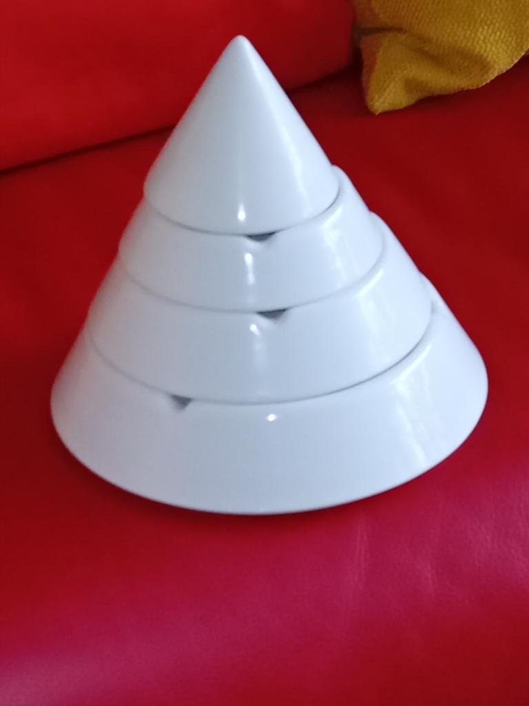 Toren van aardewerk asbakjes., Antiek en Kunst, Ophalen of Verzenden