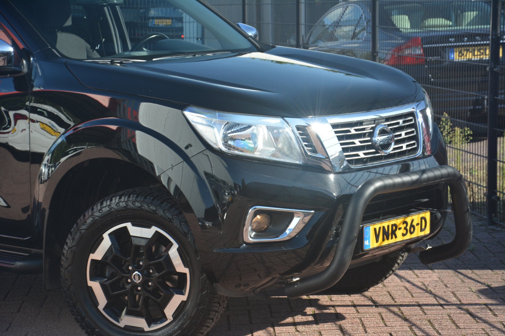 Nissan Navara 2.3 dCi N-Connecta King Cab | Navigatie | Came, Gebruikt, 4 cilinders, Zwart, Bedrijf