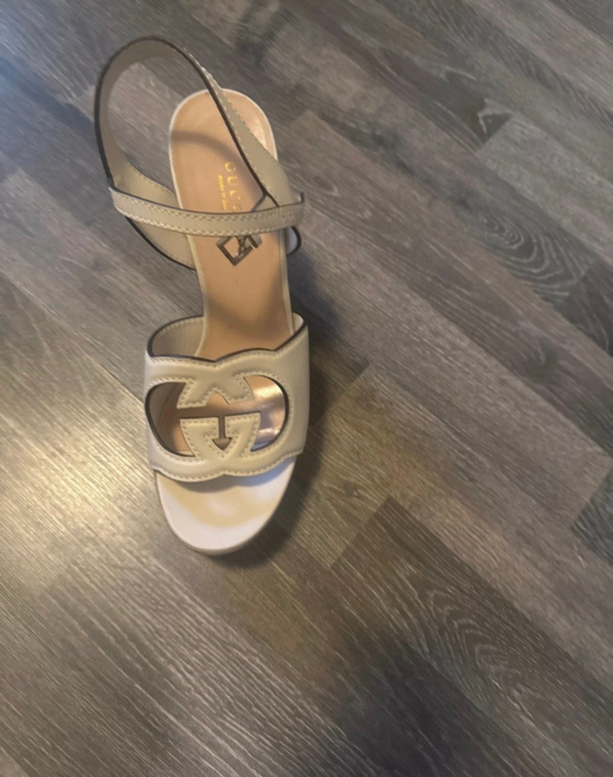 Gucci hakken met factuur, Kleding | Dames, Schoenen, Ophalen of Verzenden, Zo goed als nieuw, Wit