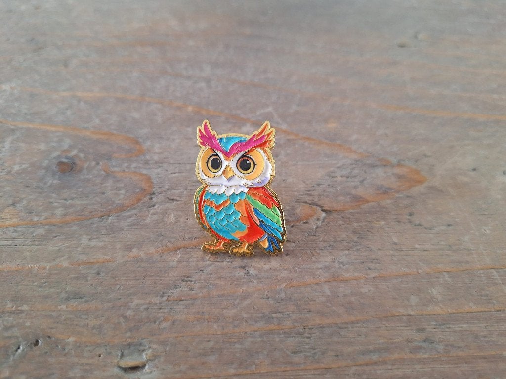 1 mooie pin van een kleurrijke uil te koop, Ophalen of Verzenden, Nieuw, Dier of Natuur, Speldje of Pin