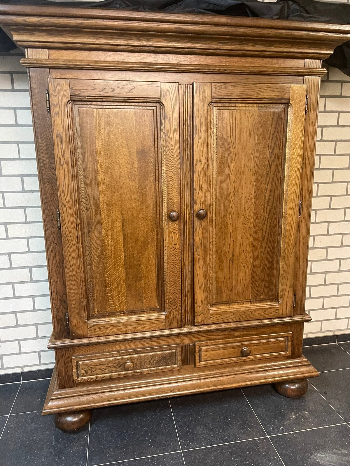 EikenServies kast  met bolpoten , goed voor 2 e ronde, Antiek en Kunst, Antiek | Meubels | Kasten, Ophalen