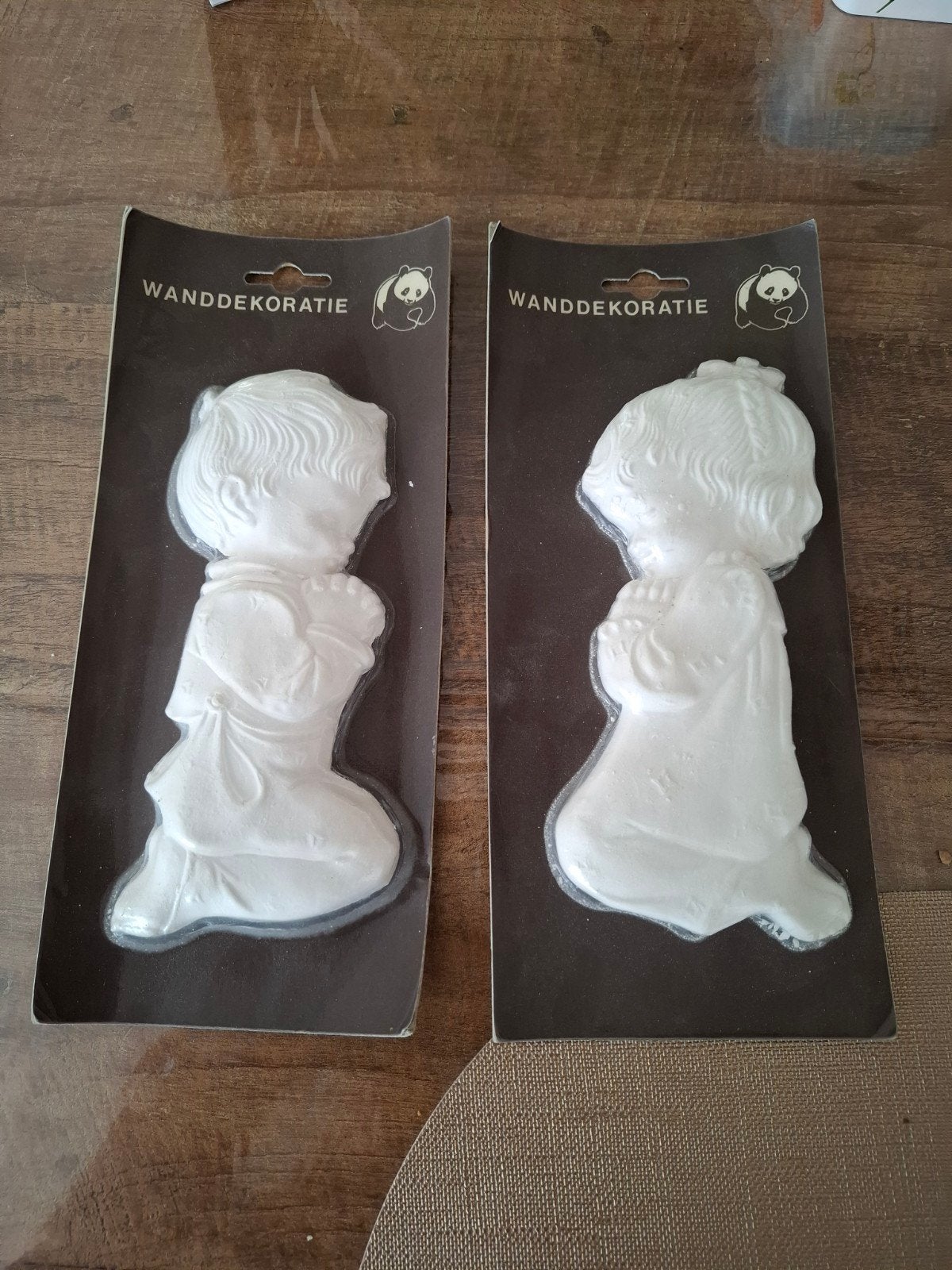 Wanddecoratie biddend kindje - Nieuw in verpakking, Ophalen of Verzenden, Nieuw, Wit, Decoratieobject