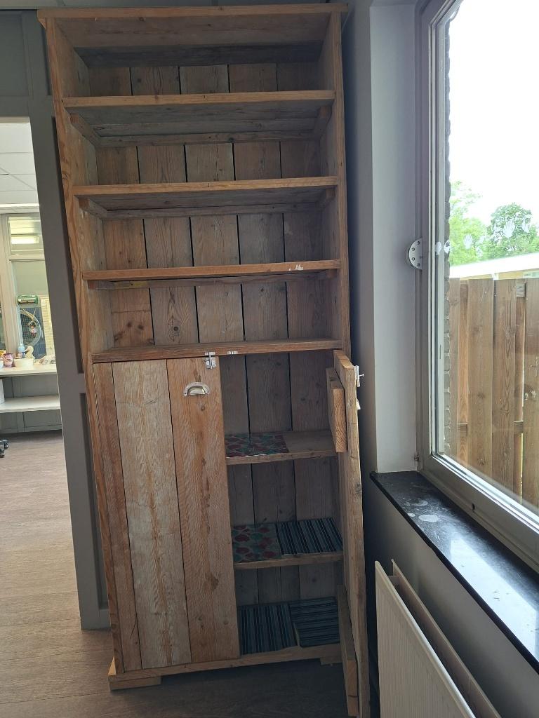 Steigerhouten kasten en verrijdbare balie, Huis en Inrichting, Kasten | Kledingkasten, Ophalen, Met deur(en), 100 tot 150 cm, 200 cm of meer