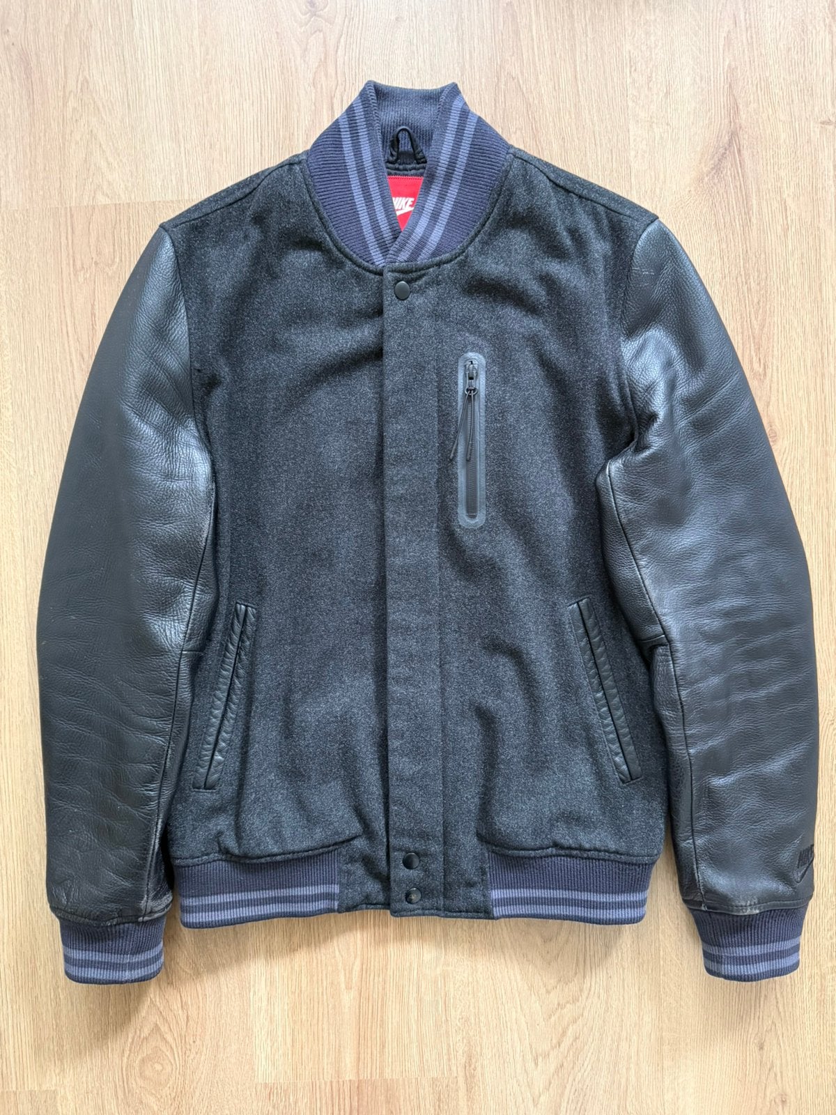 Nike Destroyer Varsity Jacket 2015 Leren Mouwen - M, Ophalen of Verzenden, Gedragen, Maat 48/50 (M), Zwart