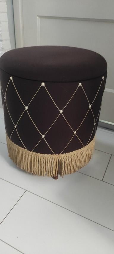 Vintage poef donkerbruin stof franjes, Huis en Inrichting, Banken | Voetenbanken en Poefen, Zo goed als nieuw, Minder dan 50 cm