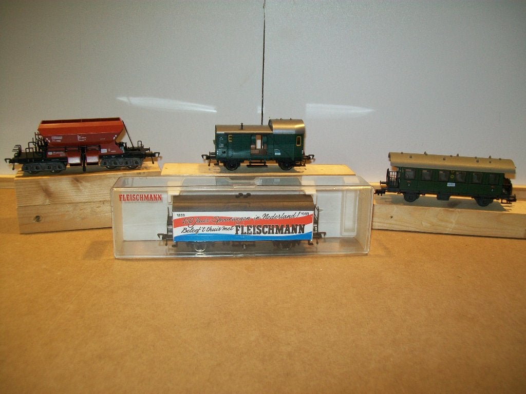 4xFleischmann wagons h0, Gelijkstroom, Fleischmann, Wagon, Ophalen of Verzenden