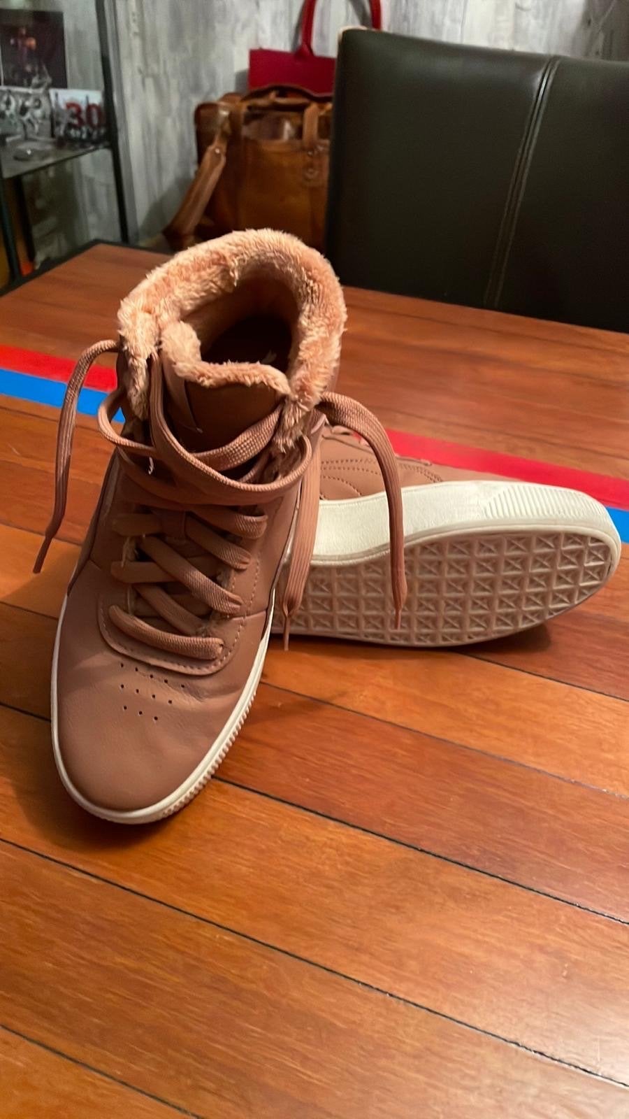 Puma sneakers met zachte binnenkant, maat 39, Kleding | Dames, Schoenen, Ophalen of Verzenden, Gedragen, Bruin, Sneakers of Gympen