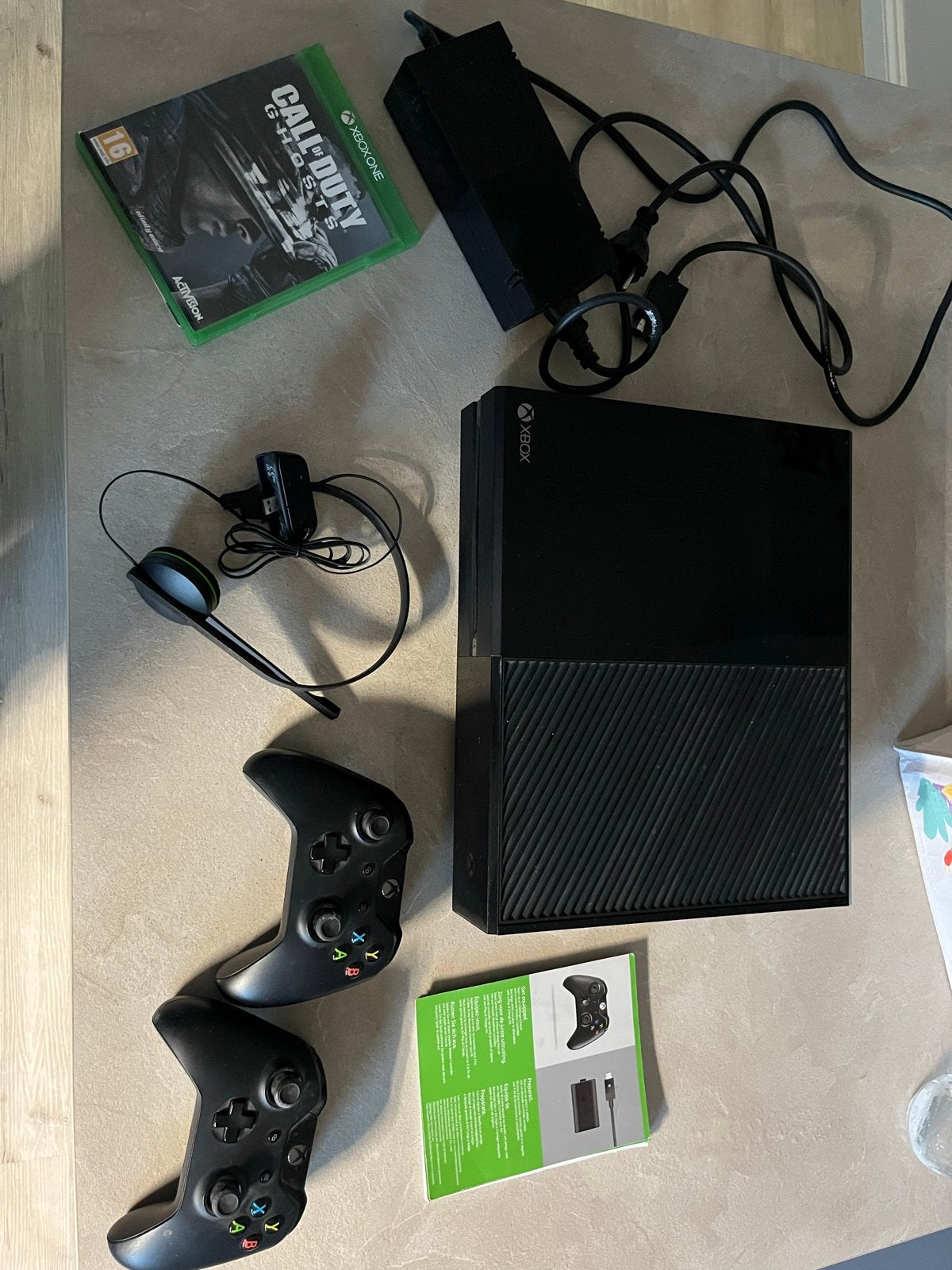 Xbox One console met 2 controllers en Call of Duty, Spelcomputers en Games, Ophalen, Xbox One, Met 2 controllers, Gebruikt