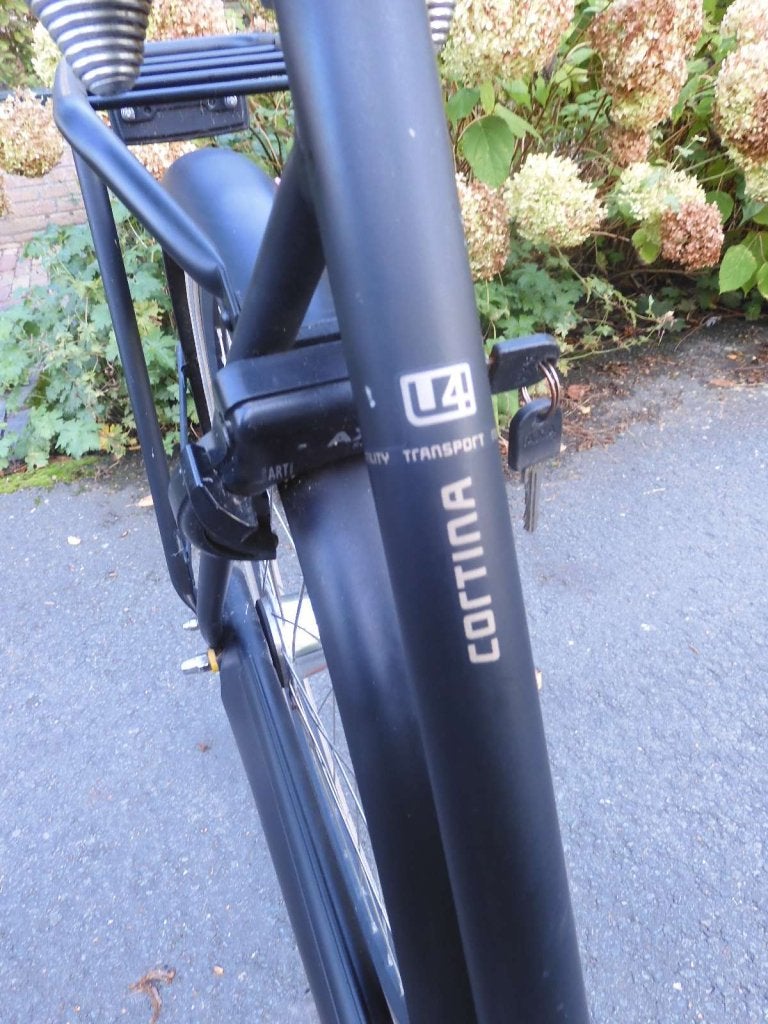 Matzwarte 28" Cortina U4 met 7 versnellingen en frame 57 cm, Versnellingen, Niet ingevuld, 56 cm of meer, Zo goed als nieuw