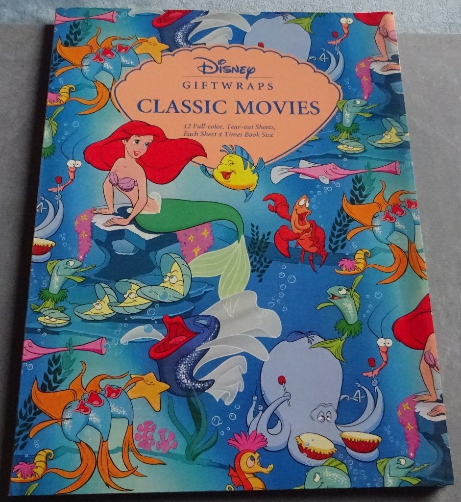 2x Walt Disney – Giftwrap – Classic Movies en Snow White, Ophalen of Verzenden, Sneeuwwitje of Doornroosje, Nieuw, Papier, Kaart of Schrift