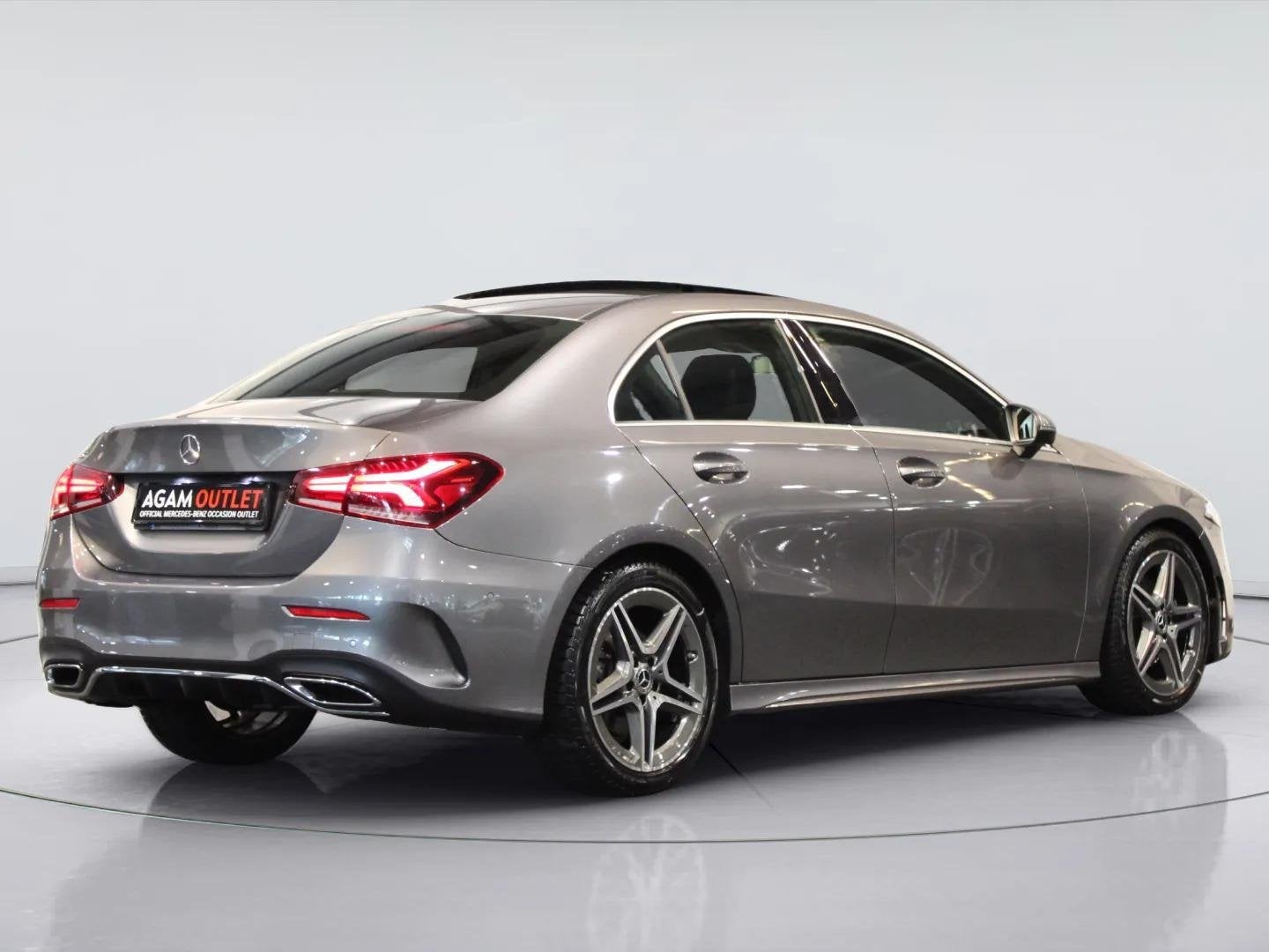 Mercedes-Benz A-Klasse Limousine 200 Launch Edition | Panora, Auto's, Gebruikt, 4 cilinders, Leder en Stof, 163 pk