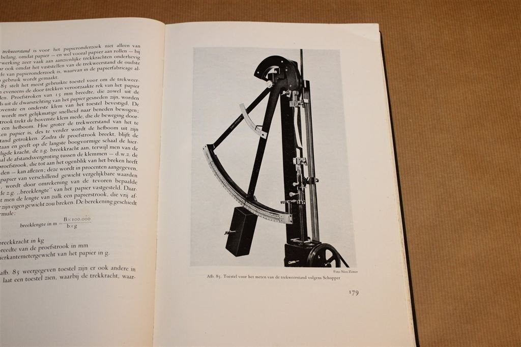 Het Papier — Vervaardiging en Gebruik [1942], Ophalen of Verzenden, Gelezen