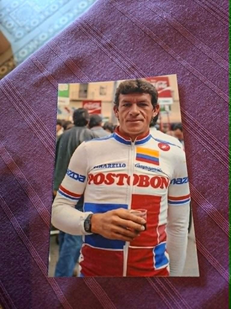 Foto(Repro) Rogelio Aranbgo Escobar / Postobon, Ophalen of Verzenden, Zo goed als nieuw, Overige sporten, Poster, Plaatje of Sticker