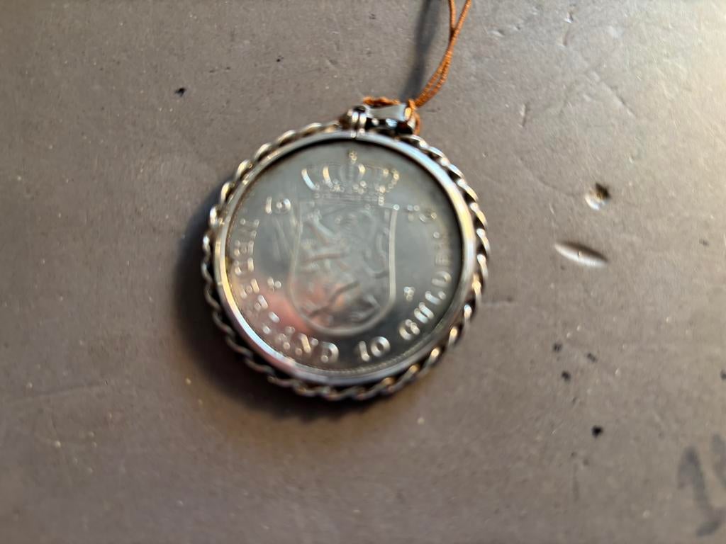 Zilveren tientje in hanger., Postzegels en Munten, Munten | Nederland, Ophalen of Verzenden, Koningin Juliana, 10 gulden, Zilver