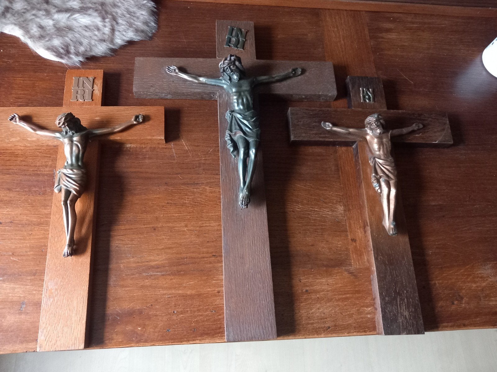 3 houten kruisbeelden met bronzen corpus, Antiek en Kunst, Ophalen of Verzenden