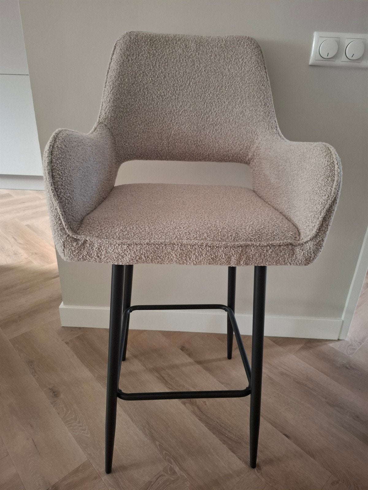 Foto 6 van Set van 4 beige barkrukken