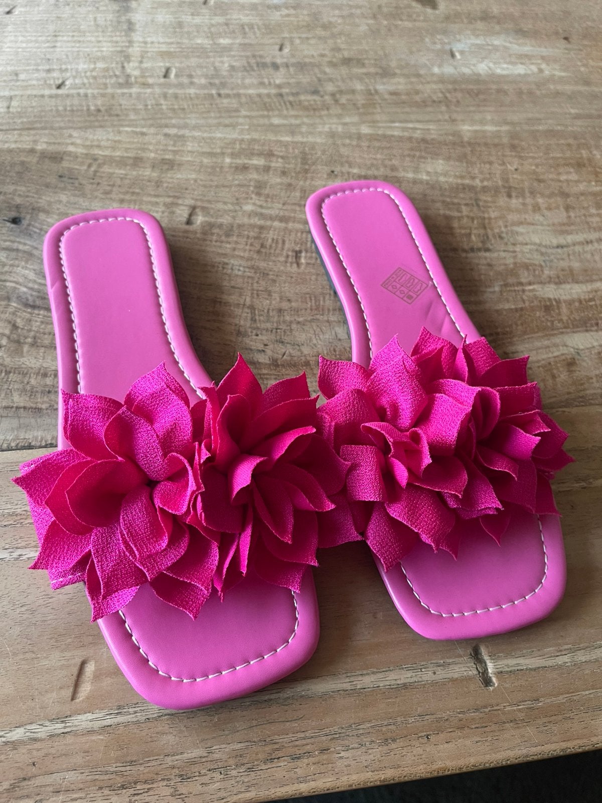Fuchsia roze sandaaltjes  met bloemen maat 41 Nieuw, Kleding | Dames, Zo goed als nieuw, Roze, Sandalen of Muiltjes, Ophalen of Verzenden