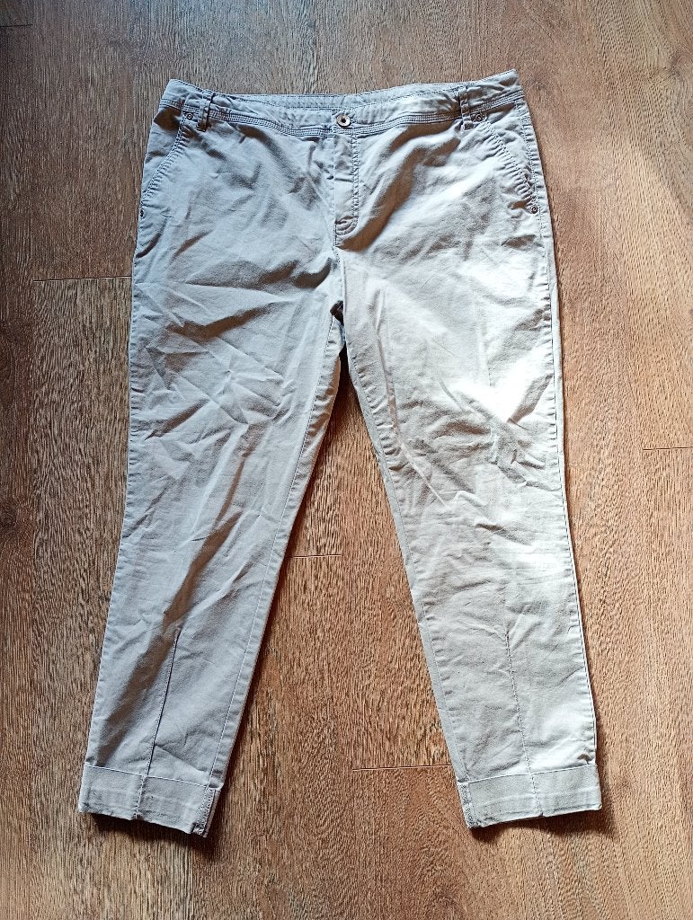 Mooie grijze broek mt 44, Kleding | Dames, Broeken en Pantalons, Yessica, Maat 42/44 (L), Ophalen of Verzenden, Zo goed als nieuw