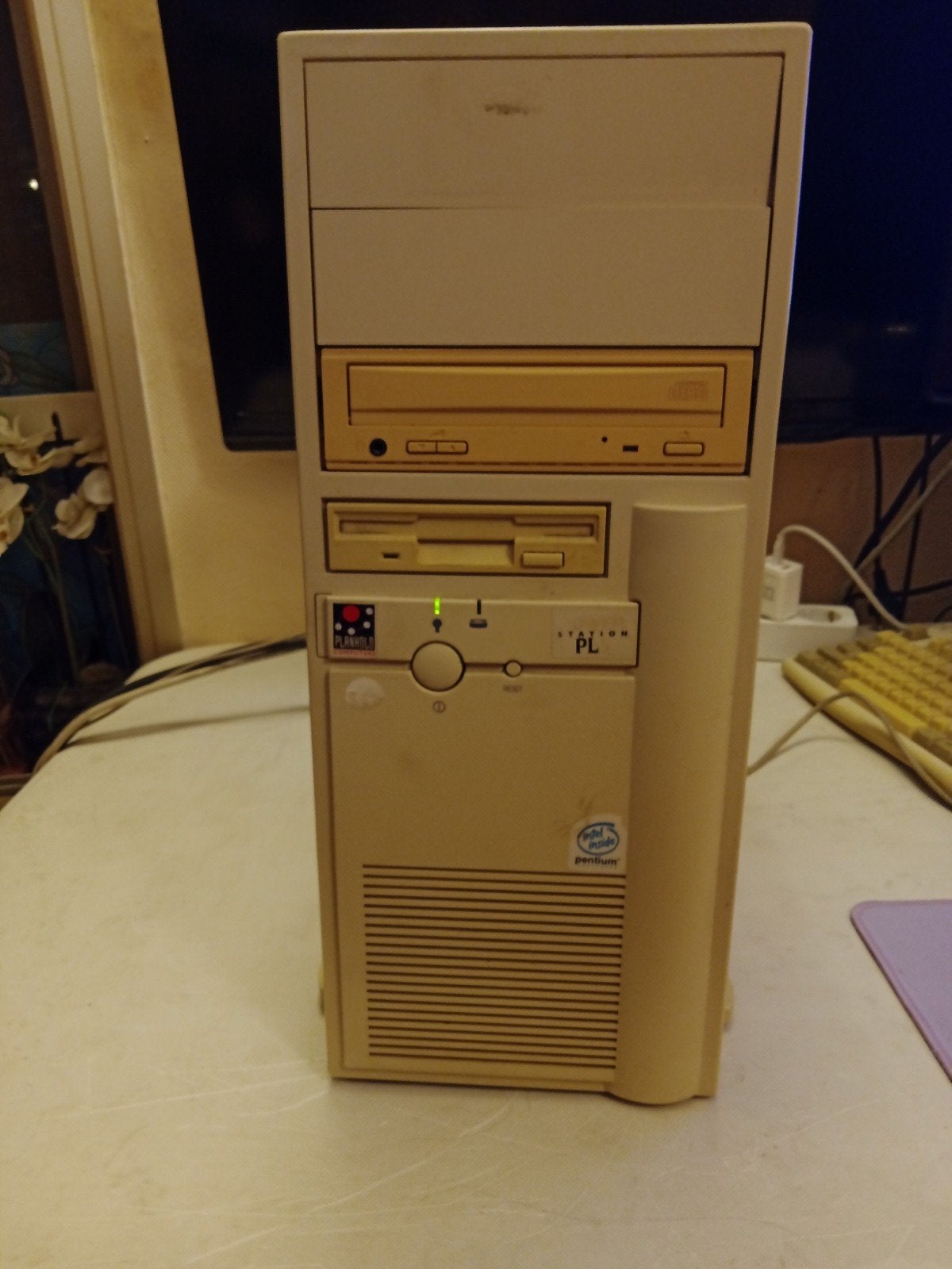 Vintage Desktop PC - Intel Pentium-100 met Windows 98, Ophalen of Verzenden, Onbekend