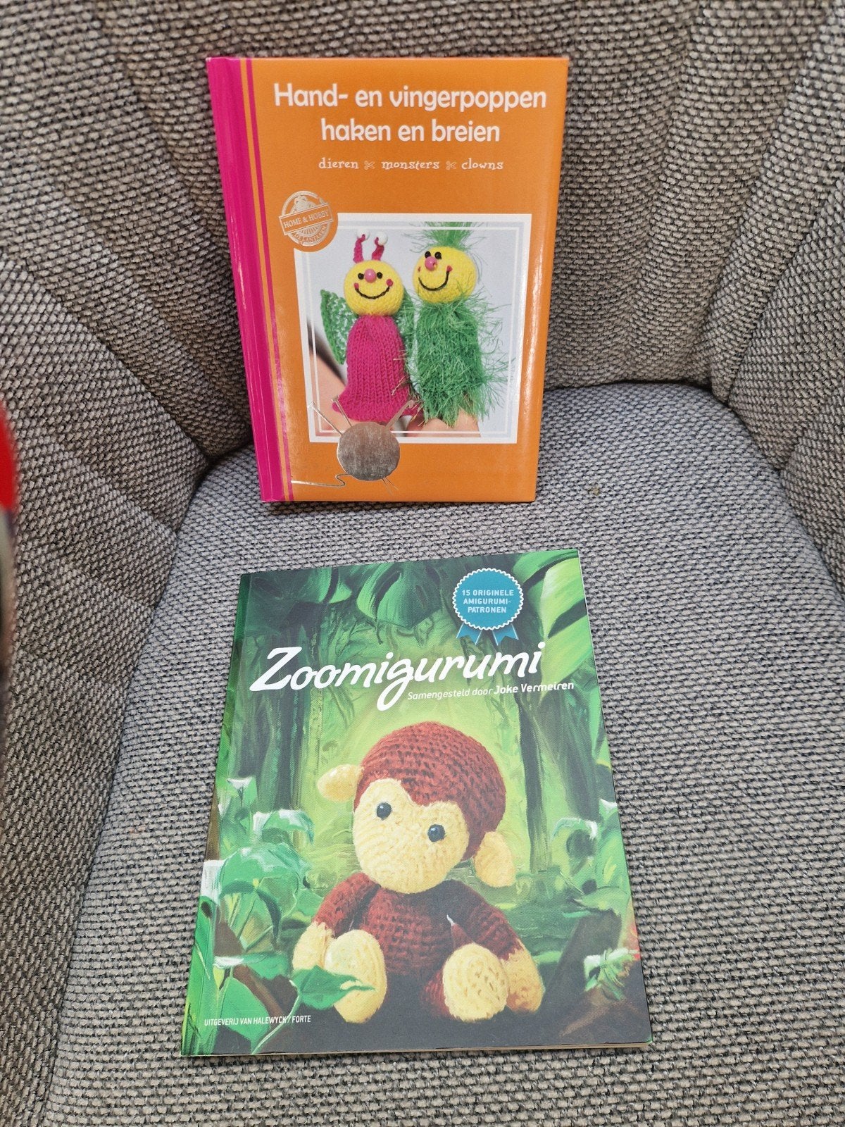 Hand- en vingerpoppen haken en breien & Zoomigurumi, Ophalen of Verzenden, Zo goed als nieuw, Breien of Haken, Patroon of Boek