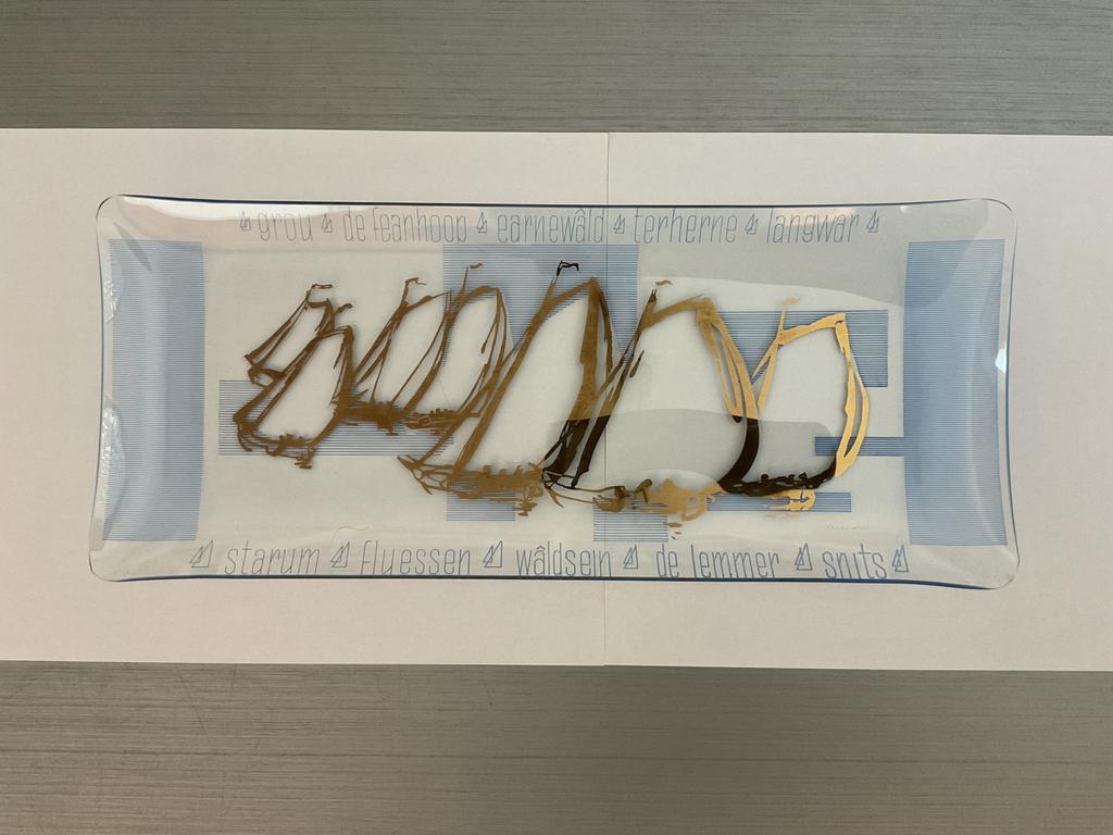 Meinte Walta glazen cakeschaal Pieterman Glas Oosterwolde, Antiek en Kunst, Ophalen