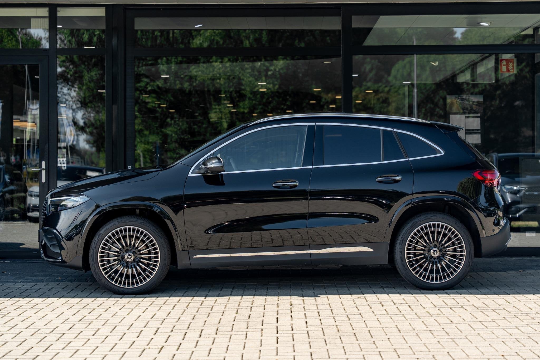 Mercedes-Benz EQA 300 4MATIC AMG Line 67 kWh | Premium pakke, Automaat, 228 pk, Zwart, Zwart