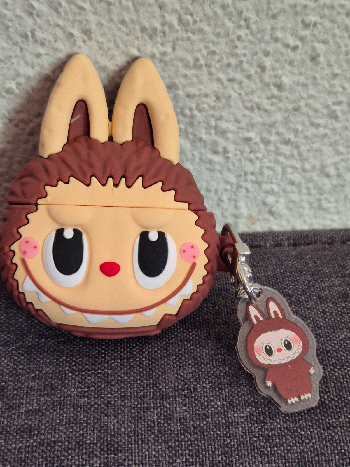 Labubu The Monsters earphone case opbergdoosje, Verzamelen, Poppetjes en Figuurtjes, Ophalen of Verzenden, Zo goed als nieuw