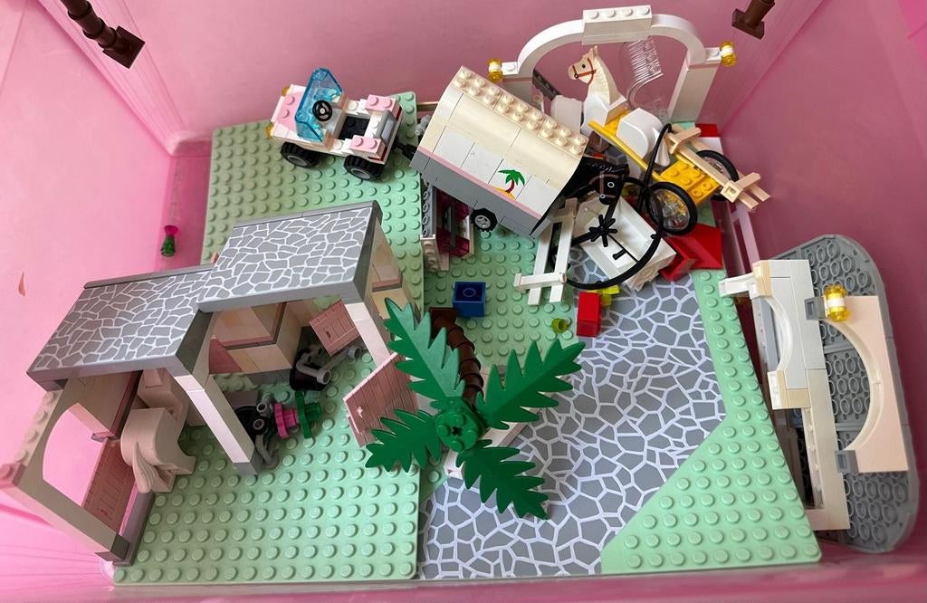 Lego paarden manege ranch, stallen, 3 paarden trailer, Ophalen, Zo goed als nieuw