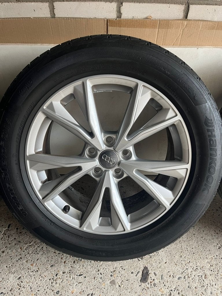 Originele Audi Velgen en Banden Set 18 inch  - Q3 SQ3 F3B, Auto-onderdelen, Banden en Velgen, Ophalen, 18 inch, Velg(en), 235 mm