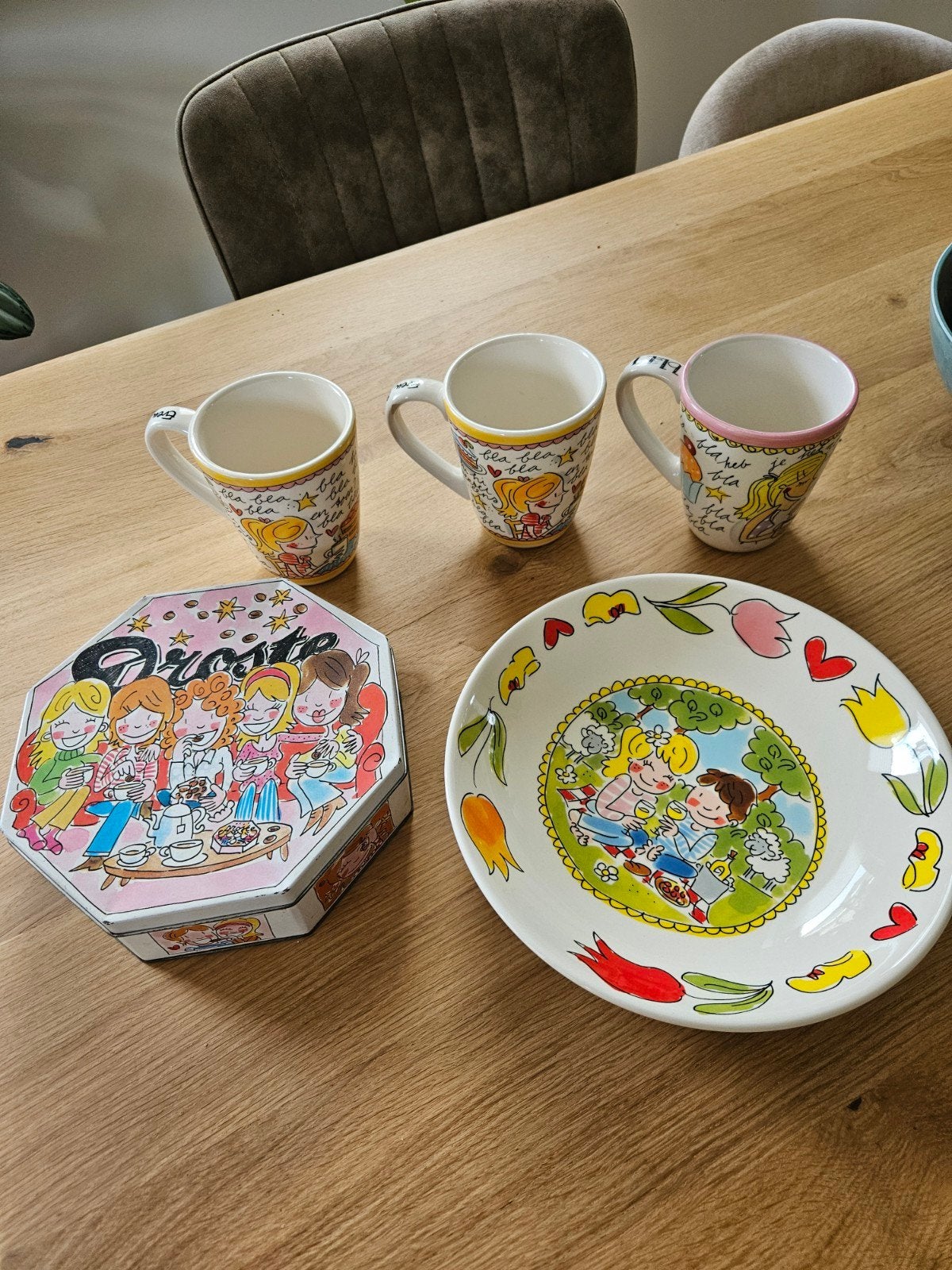 Blond Amsterdam servies: 3 theemokken, fruitschaal, koekblik, Ophalen, Aardewerk, Bord(en)