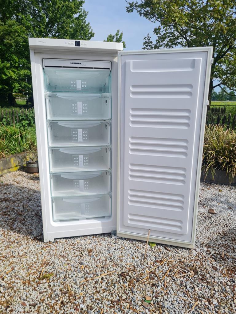 Liebherr No Frost A+ energie 6 lades zeer netjes, Witgoed en Apparatuur, Vriezers en Diepvrieskisten, Minder dan 60 cm, 160 cm of meer