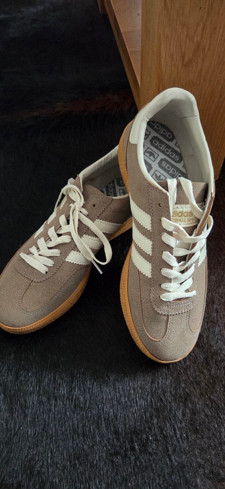 Sneakers, Beige, Ophalen of Verzenden, Sneakers of Gympen, Zo goed als nieuw