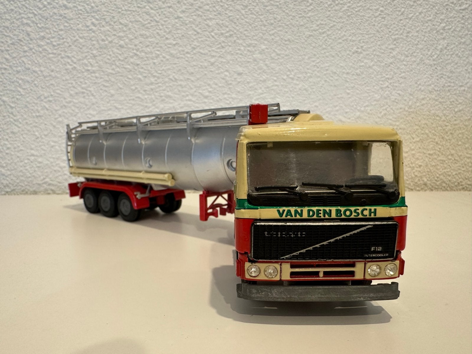 Tekno Volvo F12 Van Den Bosch met tanksilo 1:50, Ophalen of Verzenden, Zo goed als nieuw, Bus of Vrachtwagen, Tekno