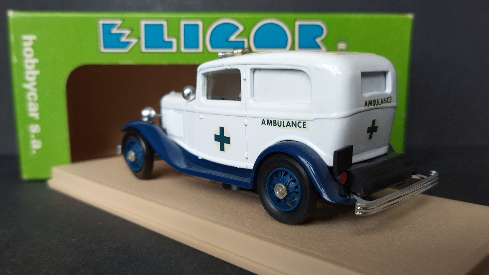 Ford V8 1934 ambulance 1:43 Eligor Pol, Overige merken, Auto, Verzenden, M