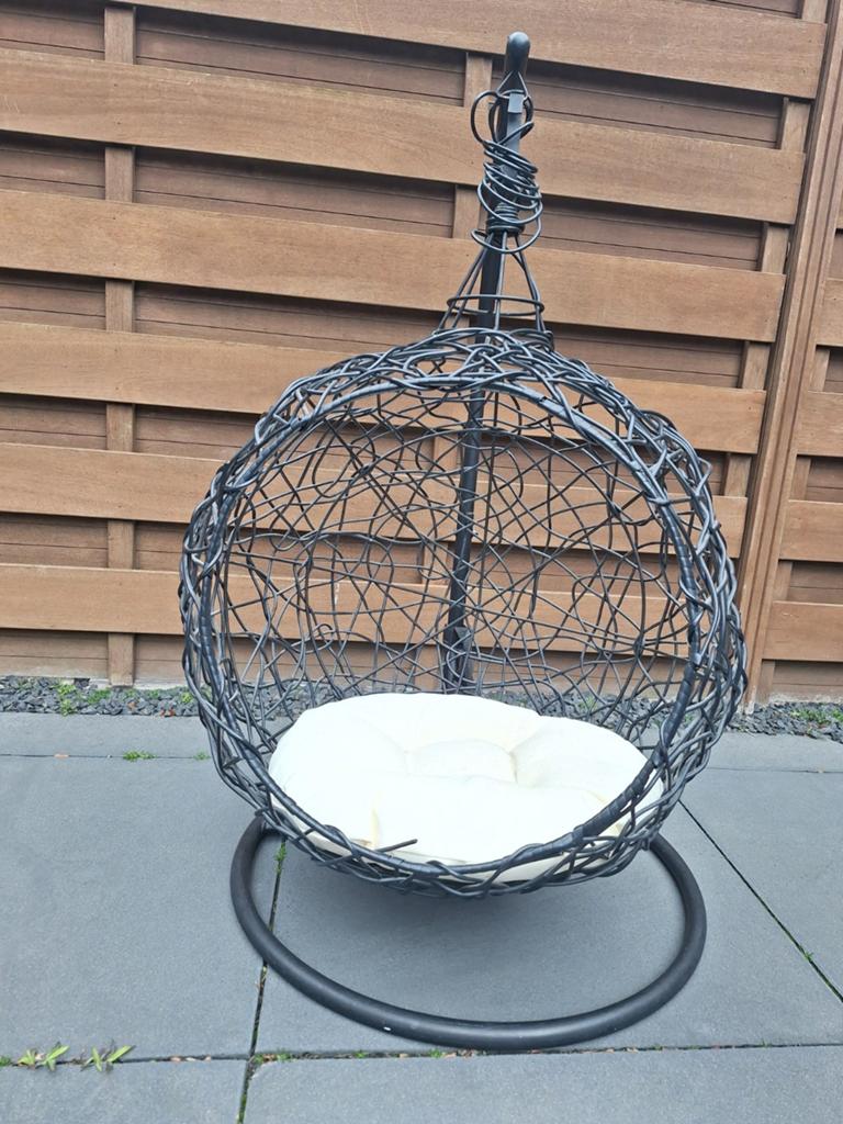 Kattemandje in de vorm van een hangstoel, Ophalen
