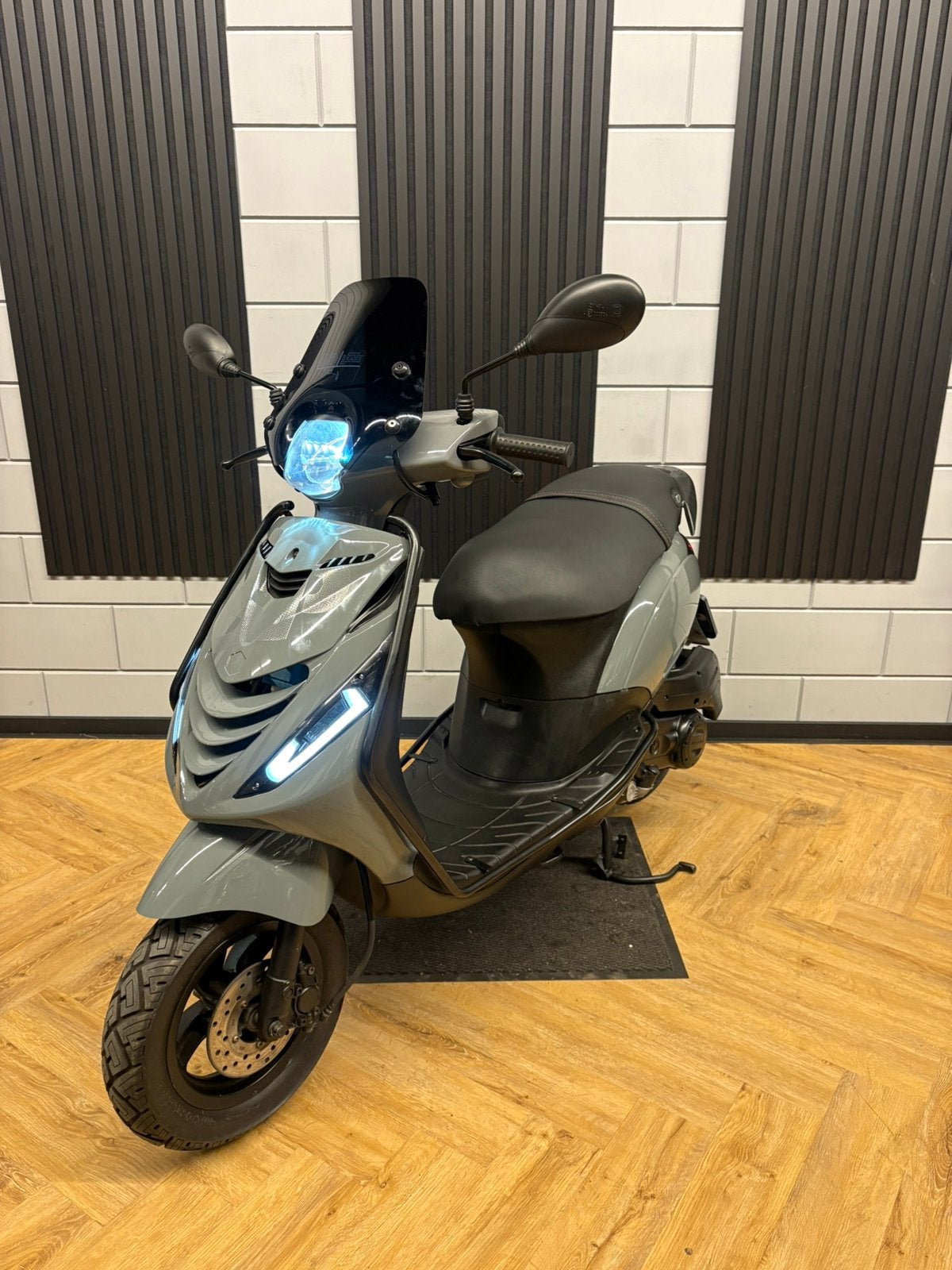PIAGGIO ZIP 4T 3V BROM 2018 FULL OPTION NARDO GREY, Ophalen, Maximaal 45 km/u, Zip, Zo goed als nieuw