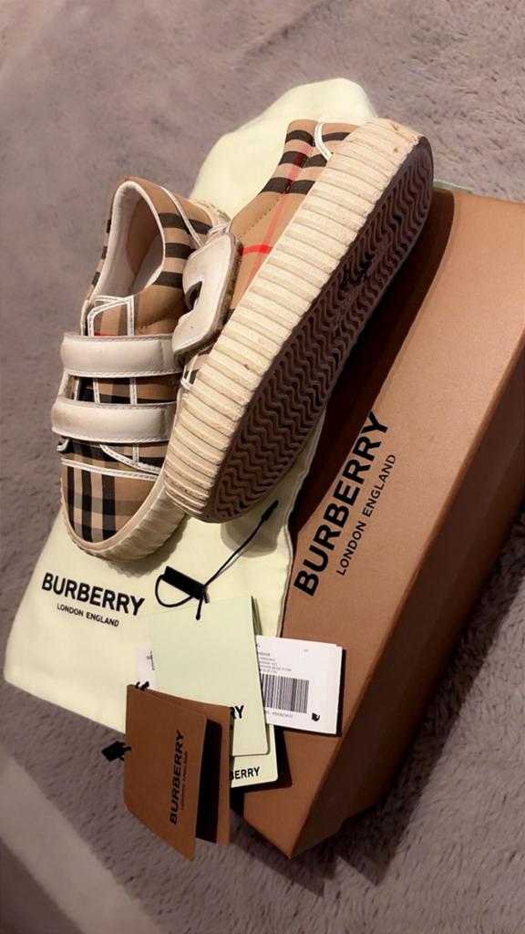 Burberry Sneakers met Klittenband -paar keer gedragen, Ophalen of Verzenden, Zo goed als nieuw, Bruin, Sneakers of Gympen