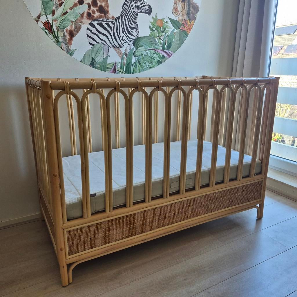 Rotan babybedje met IKEA matras, Kinderen en Baby's, Babywiegjes en Ledikanten, Ophalen, Zo goed als nieuw, Ledikant