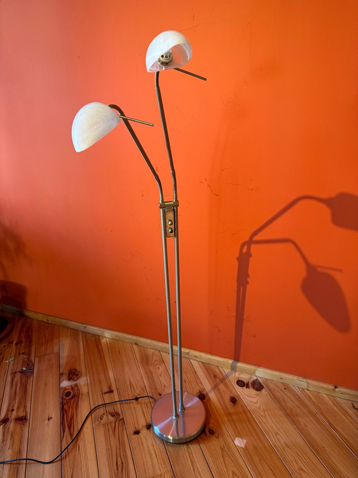Moderne vloerlamp met twee verstelbare leeslampen, Ophalen, Gebruikt, E14 (klein), Metaal
