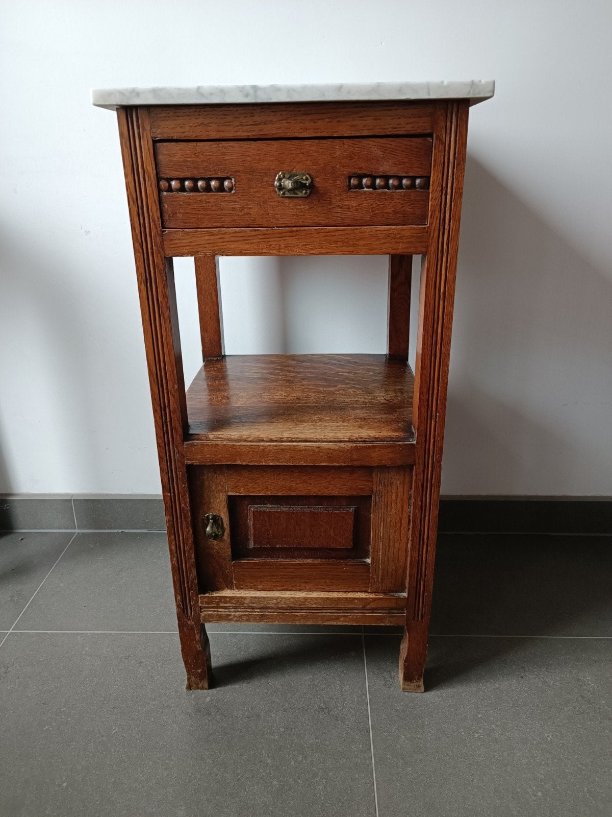 Antiek Nachtkastje/Sidetable - Eikenhout & Marmer, Ophalen, 100 tot 150 cm, Eikenhout, 25 tot 50 cm