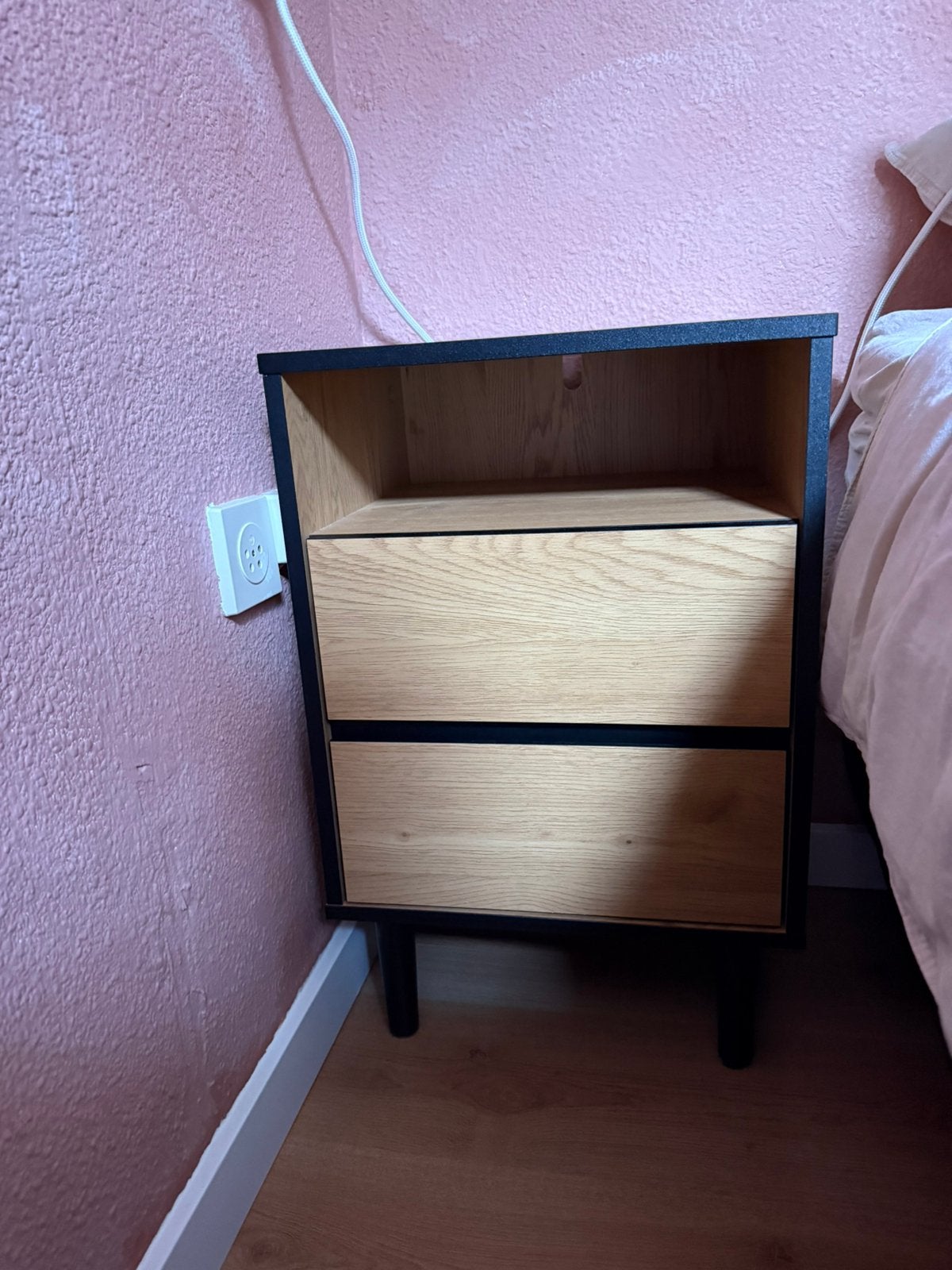 Jysk Odense nachtkastje eiken/zwart metaal, met laden, ZGAN, Huis en Inrichting, Ophalen, Minder dan 45 cm, 55 tot 70 cm, Zo goed als nieuw